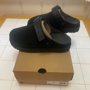 UGG Women’s Goldenstar clog